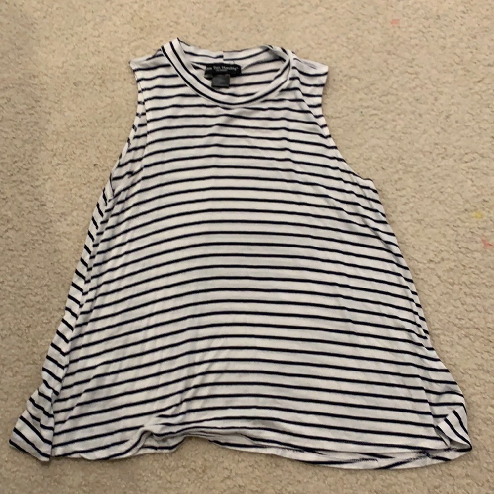 Women’s sleeveless shirt